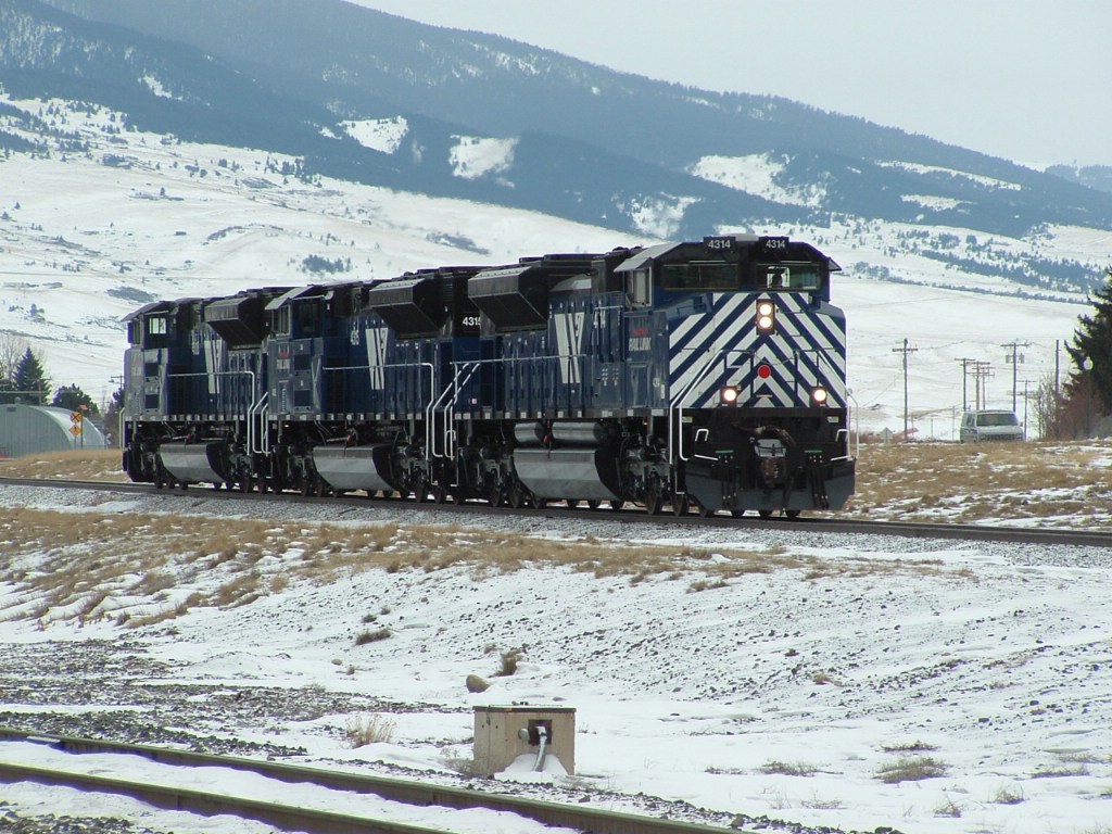 MRL 4314 SD70ACe coming back into town